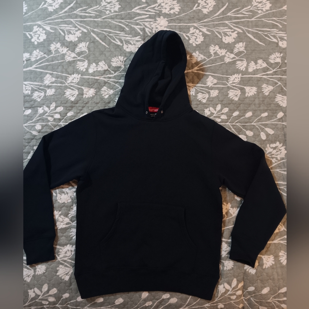 Supreme Navy Sweater with Iconic Vertical Branding - Picture 4 of 5